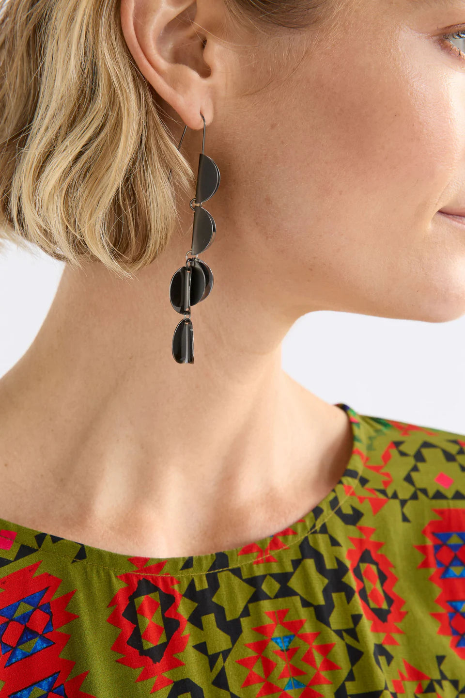 Fossen Drop Earring | Gunmetal