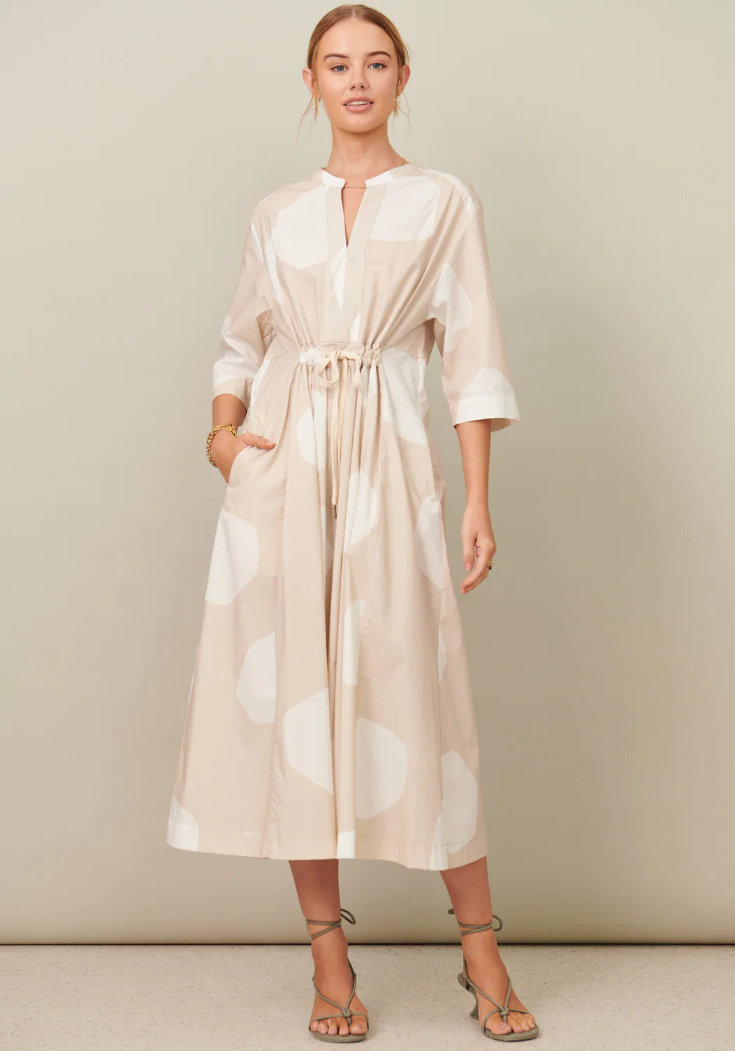 POL Paola Dress | Pebble/White